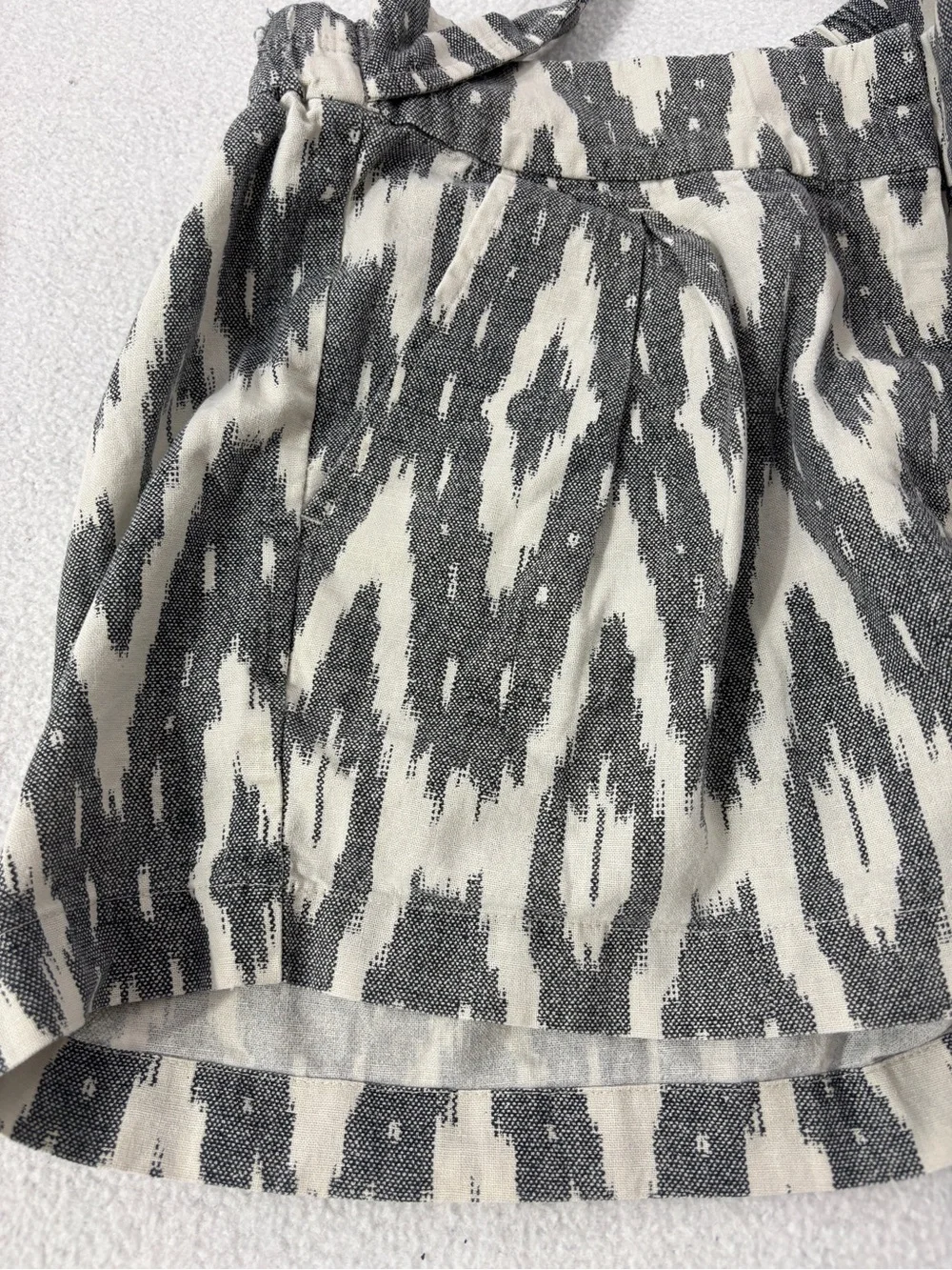 J.Crew Women's Size 8 Ikat Print Belted Shorts Gray Black White Linen Blend